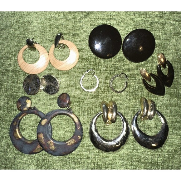 Lot Of 6 Vintage Clip On Earrings Metal Wood Variety Of Styles 1 Pair Are Post - Picture 1 of 15